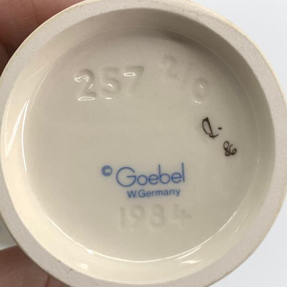 Goebel Hummel FOR MOTHER #257 W. Germany Figurine W/ Box COA Signed Mother’s Day - Picture 11 of 13